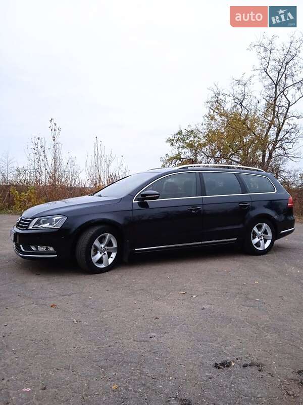 Універсал Volkswagen Passat 2012 в Дніпрі