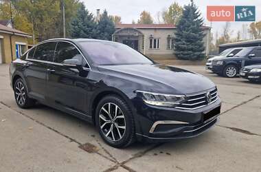 Седан Volkswagen Passat 2021 в Днепре