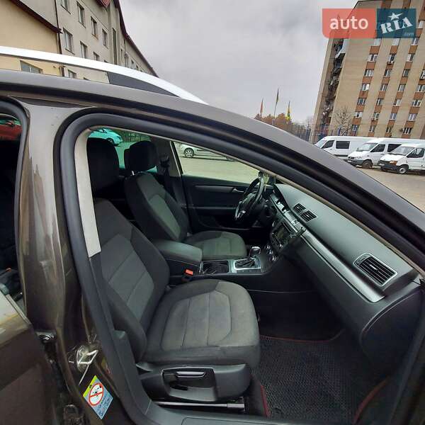 Універсал Volkswagen Passat 2012 в Хмельницькому