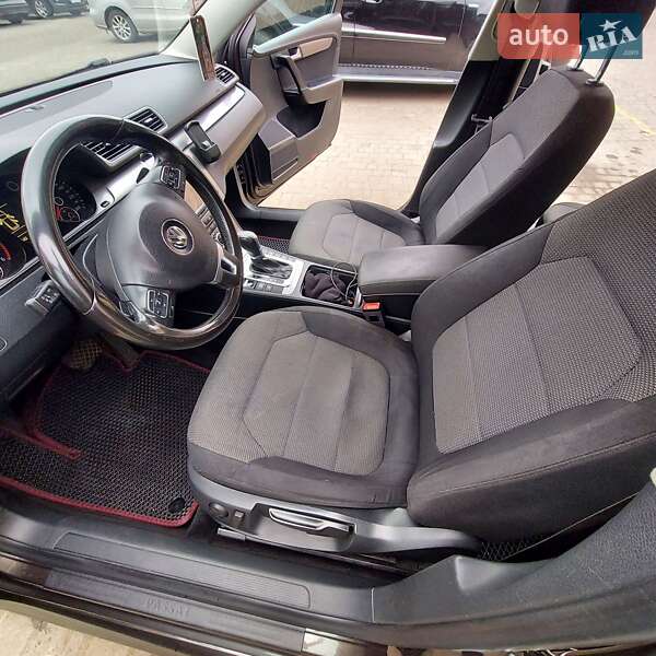 Універсал Volkswagen Passat 2012 в Хмельницькому