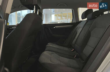 Универсал Volkswagen Passat 2011 в 