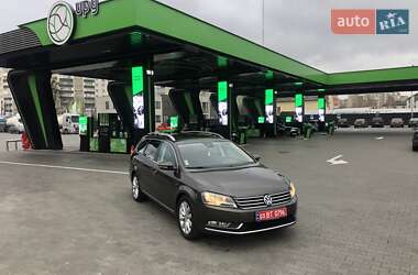 Універсал Volkswagen Passat 2012 в Луцьку