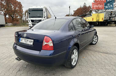 Седан Volkswagen Passat 2003 в Снятине