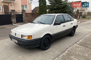 Седан Volkswagen Passat 1988 в Вараші