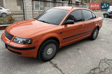 Седан Volkswagen Passat 1997 в Харькове