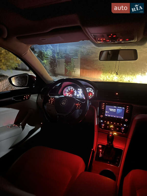 Седан Volkswagen Passat 2018 в Києві