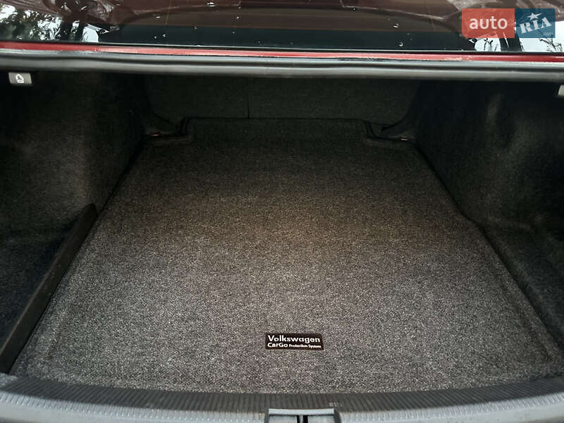 Седан Volkswagen Passat 2018 в Києві