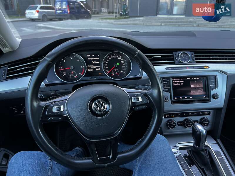 Універсал Volkswagen Passat 2016 в Івано-Франківську