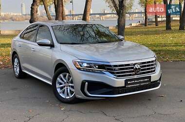 Седан Volkswagen Passat 2020 в Киеве