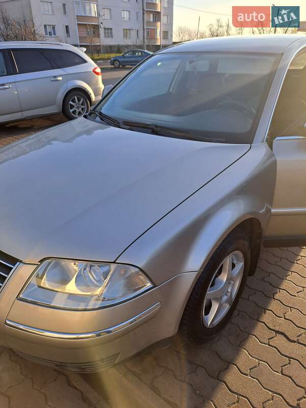 Седан Volkswagen Passat 2005 в Стрые