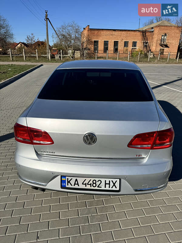 Седан Volkswagen Passat 2011 в Бершаді
