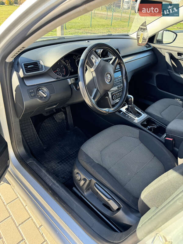 Седан Volkswagen Passat 2011 в Бершаді