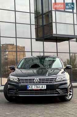 Седан Volkswagen Passat 2016 в Днепре