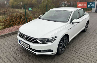 Седан Volkswagen Passat 2017 в Мукачевому