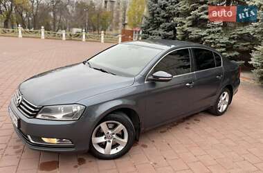 Седан Volkswagen Passat 2012 в Харькове