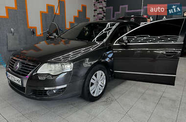 Седан Volkswagen Passat 2008 в Житомирі