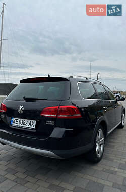 Універсал Volkswagen Passat 2012 в Дніпрі