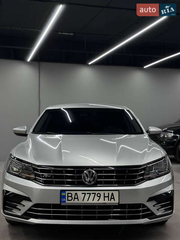 Седан Volkswagen Passat 2016 в Кропивницькому