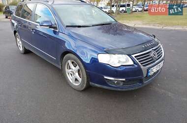 Універсал Volkswagen Passat 2010 в Новояворівську