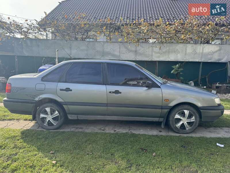 Седан Volkswagen Passat 1994 в Городенці
