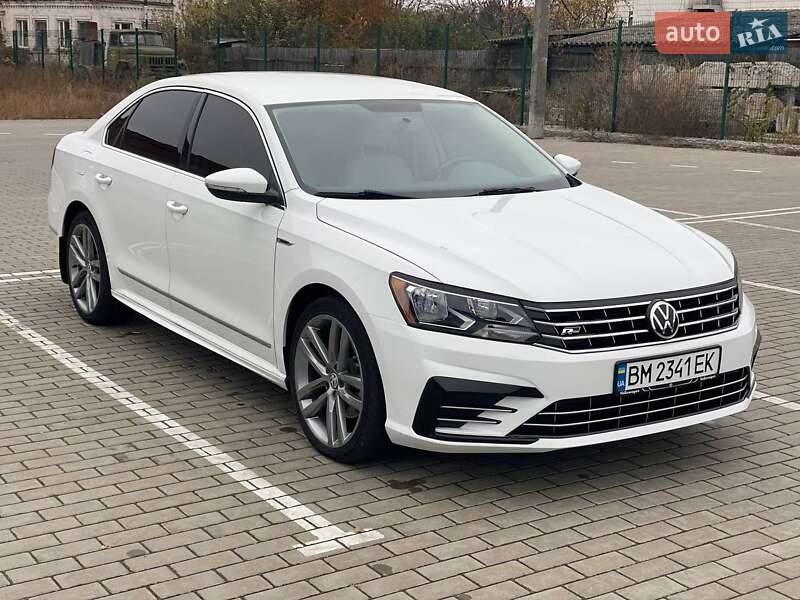 Седан Volkswagen Passat 2017 в Ромнах