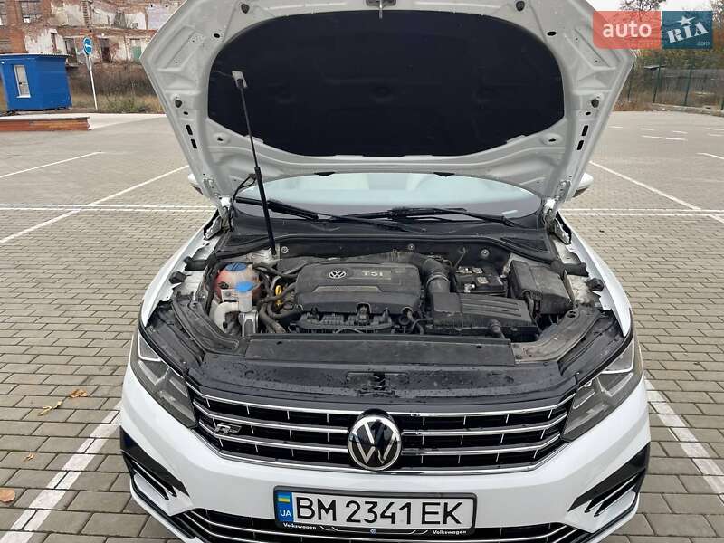Седан Volkswagen Passat 2017 в Ромнах
