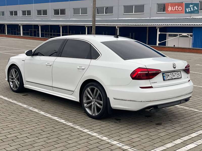 Седан Volkswagen Passat 2017 в Ромнах