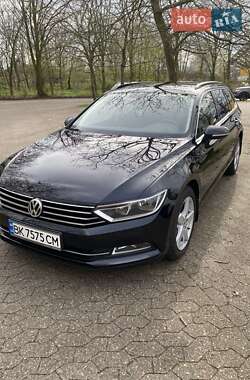 Універсал Volkswagen Passat 2015 в Демидівці