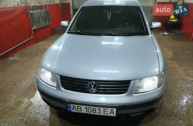 Седан Volkswagen Passat 1997 в Мирополе