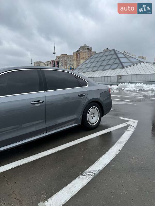 Седан Volkswagen Passat 2015 в Києві