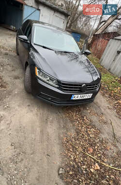 Седан Volkswagen Passat 2016 в Киеве