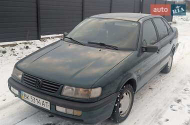 Седан Volkswagen Passat 1996 в Здолбунове