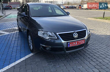 Седан Volkswagen Passat 2010 в Луцьку