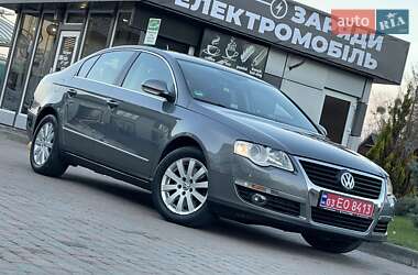 Седан Volkswagen Passat 2006 в Сарнах