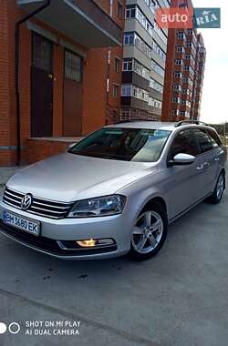 Універсал Volkswagen Passat 2011 в Сумах