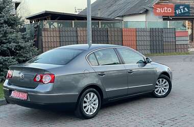 Седан Volkswagen Passat 2006 в Сарнах