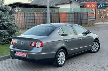 Седан Volkswagen Passat 2006 в Сарнах