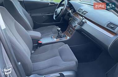 Седан Volkswagen Passat 2006 в Сарнах