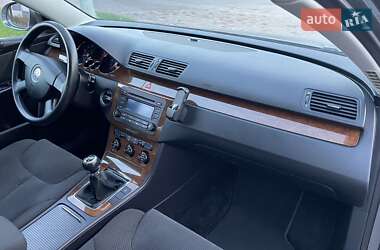 Седан Volkswagen Passat 2006 в Сарнах