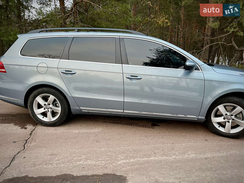 Універсал Volkswagen Passat 2011 в Конотопі