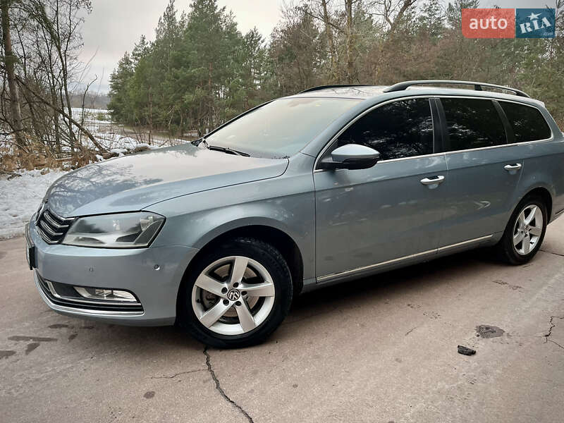Універсал Volkswagen Passat 2011 в Конотопі