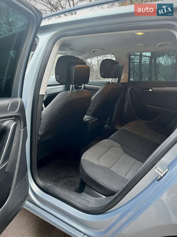 Універсал Volkswagen Passat 2011 в Конотопі