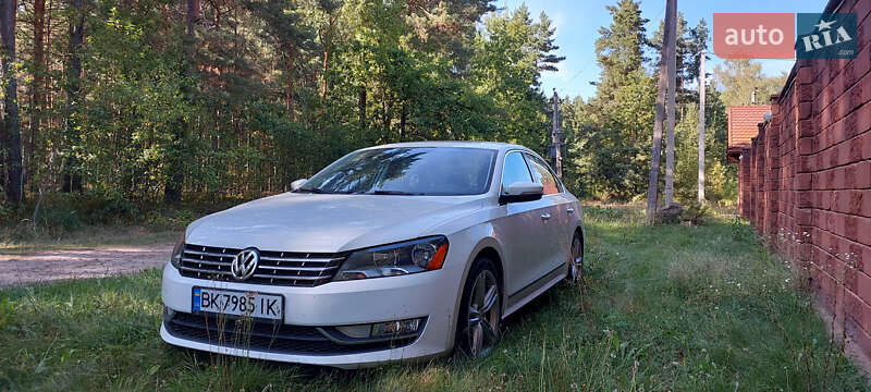 Седан Volkswagen Passat 2012 в Дубно