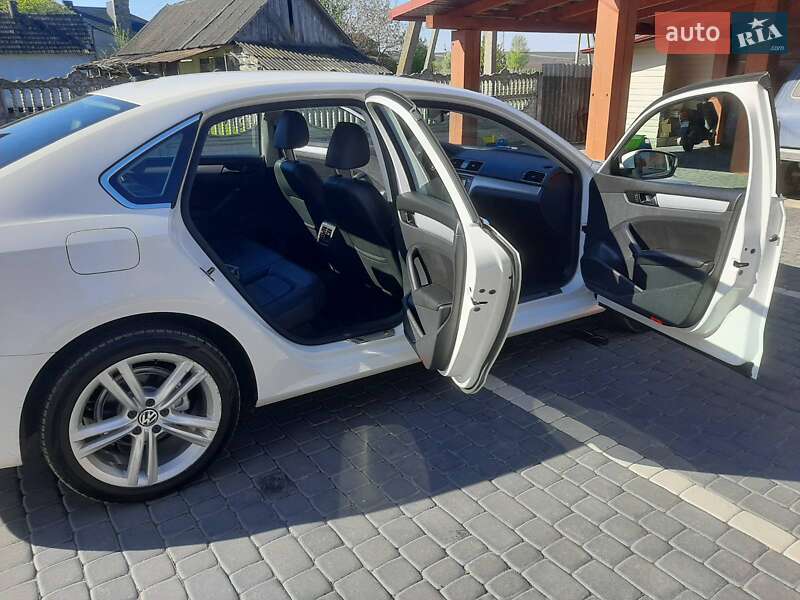 Седан Volkswagen Passat 2012 в Дубно