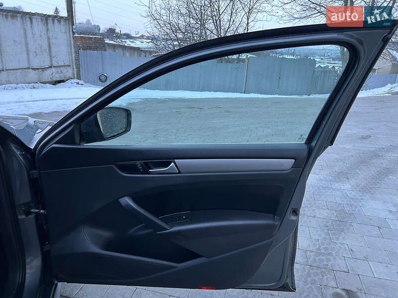 Седан Volkswagen Passat 2015 в Тернополі