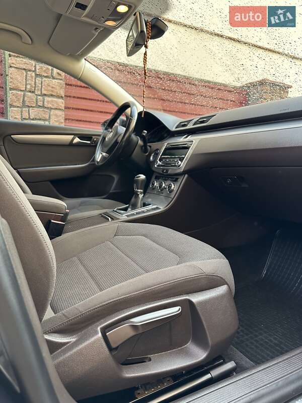 Універсал Volkswagen Passat 2012 в Чорткові