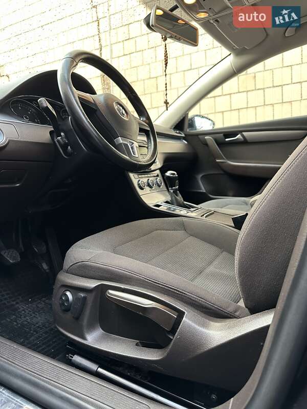 Універсал Volkswagen Passat 2012 в Чорткові
