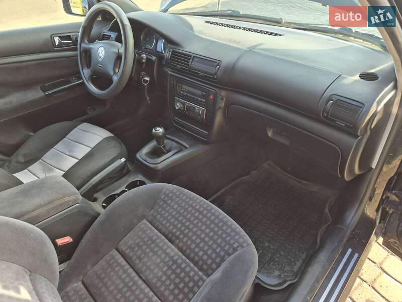 Універсал Volkswagen Passat 2002 в Старокостянтинові