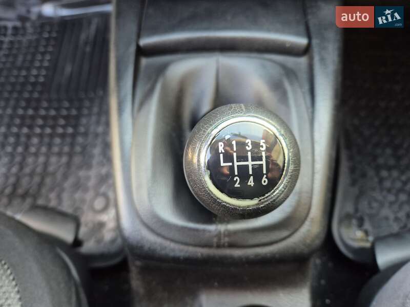 Універсал Volkswagen Passat 2002 в Старокостянтинові