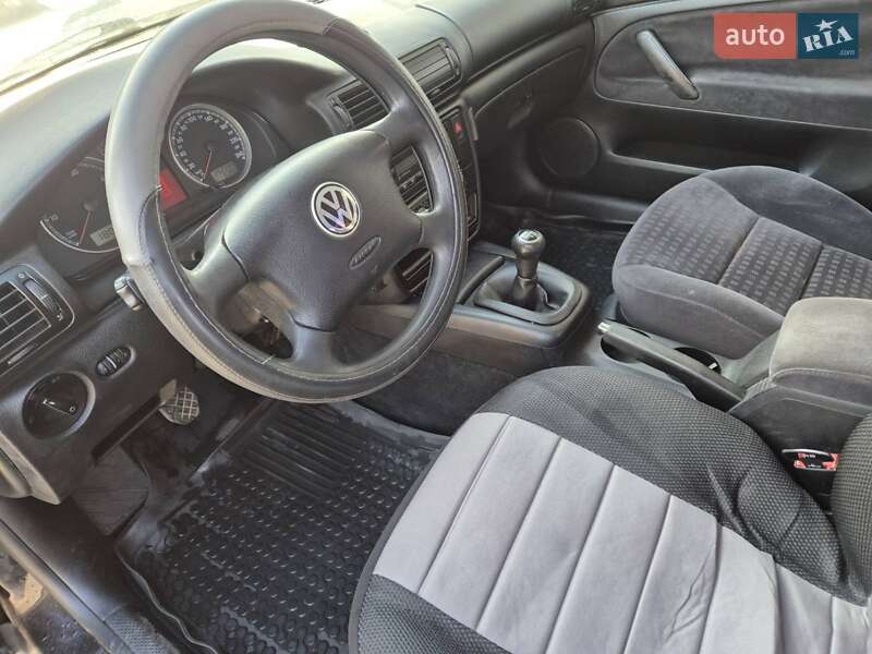 Універсал Volkswagen Passat 2002 в Старокостянтинові